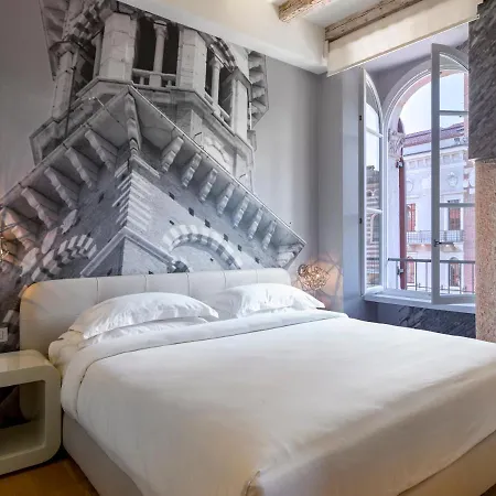 Lords Of Luxury Apartment