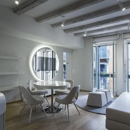 Lords Of Luxury Apartament