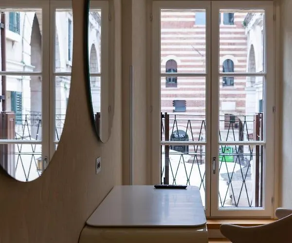 Lords Of Luxury Apartament