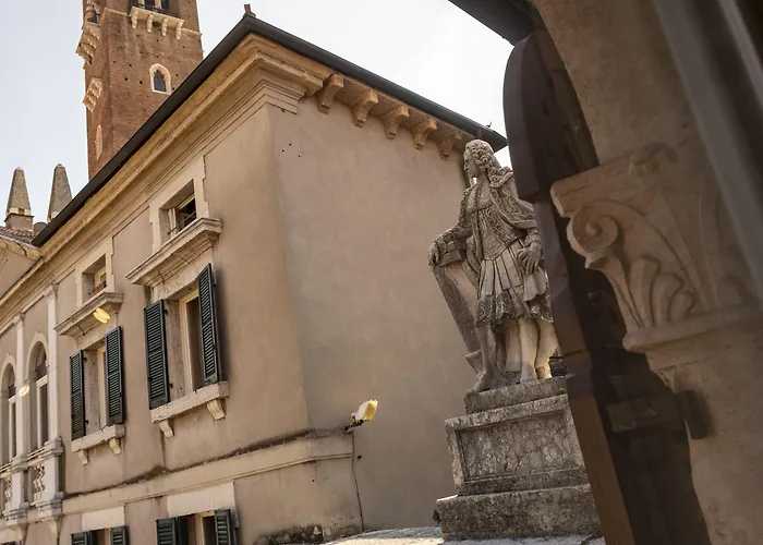 Lords Of Luxury Apartament